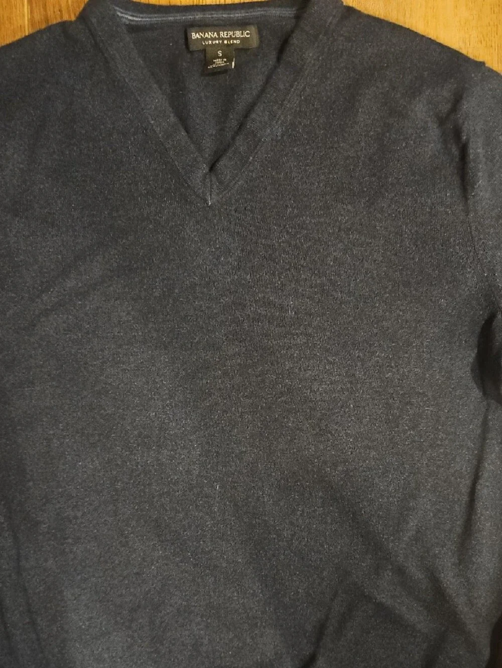 Banana Republic Men's Dark Blue V-Neck Sweater
